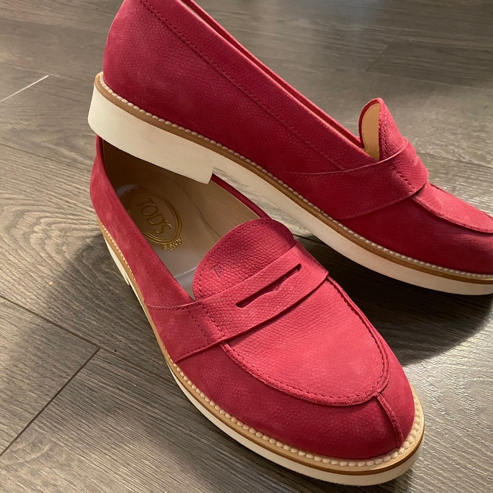 Tod’s fuchsia penny loafers size 8 US